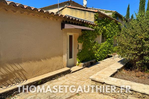 VELLERON – Domaine de 1,3 ha avec maison principale, 4 gîtes et 2 piscines