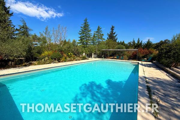 VELLERON – Domaine de 1,3 ha avec maison principale, 4 gîtes et 2 piscines