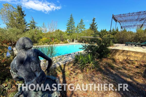 VELLERON – Domaine de 1,3 ha avec maison principale, 4 gîtes et 2 piscines