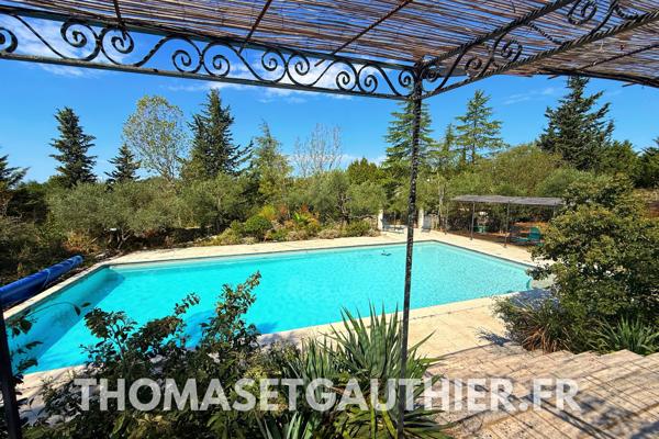 VELLERON – Domaine de 1,3 ha avec maison principale, 4 gîtes et 2 piscines