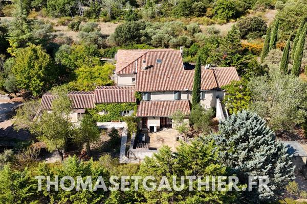 VELLERON – Domaine de 1,3 ha avec maison principale, 4 gîtes et 2 piscines