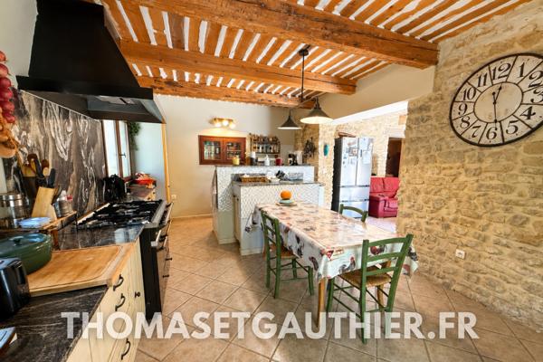 VELLERON – Domaine de 1,3 ha avec maison principale, 4 gîtes et 2 piscines