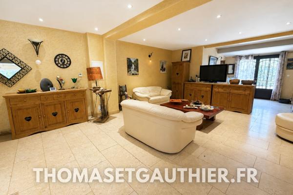 VELLERON – Domaine de 1,3 ha avec maison principale, 4 gîtes et 2 piscines