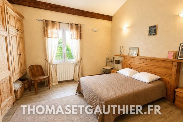 VELLERON – Domaine de 1,3 ha avec maison principale, 4 gîtes et 2 piscines