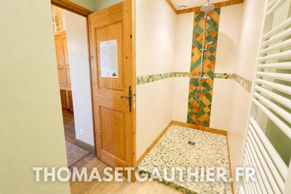 VELLERON – Domaine de 1,3 ha avec maison principale, 4 gîtes et 2 piscines