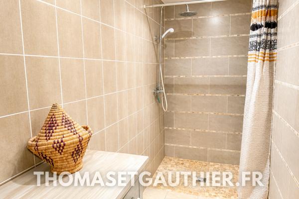 VELLERON – Domaine de 1,3 ha avec maison principale, 4 gîtes et 2 piscines
