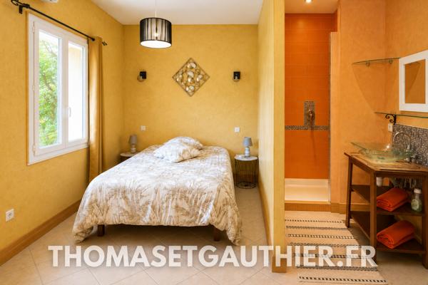 VELLERON – Domaine de 1,3 ha avec maison principale, 4 gîtes et 2 piscines