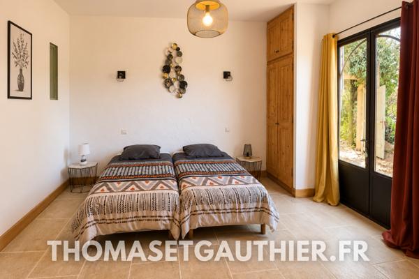 VELLERON – Domaine de 1,3 ha avec maison principale, 4 gîtes et 2 piscines