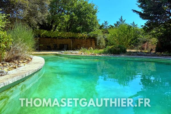 VELLERON – Domaine de 1,3 ha avec maison principale, 4 gîtes et 2 piscines