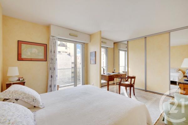 Appartement F5 à vendre  5 pièces - 96 m2 PARIS - 75010