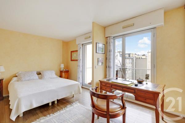 Appartement F5 à vendre  5 pièces - 96 m2 PARIS - 75010