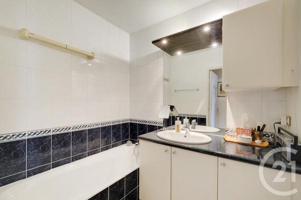 Appartement F5 à vendre  5 pièces - 96 m2 PARIS - 75010