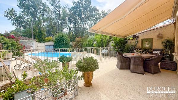 Caderousse 5mn de l'échangeur A7/A9 d'Orange, 30mn de la gare TGV d'Avignon, Maison 138 m² avec piscine