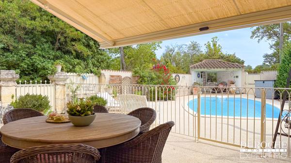 Caderousse 5mn de l'échangeur A7/A9 d'Orange, 30mn de la gare TGV d'Avignon, Maison 138 m² avec piscine