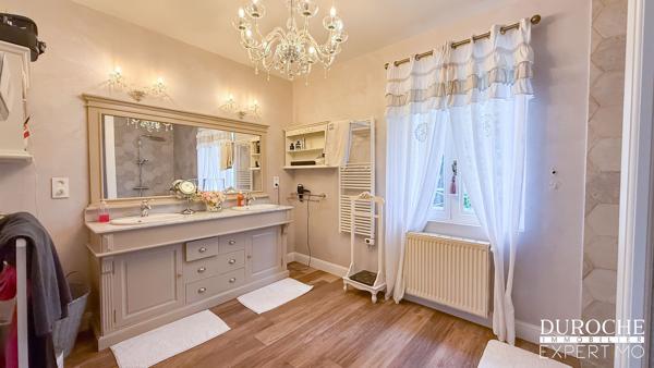 Caderousse 5mn de l'échangeur A7/A9 d'Orange, 30mn de la gare TGV d'Avignon, Maison 138 m² avec piscine