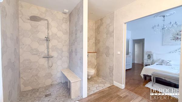 Caderousse 5mn de l'échangeur A7/A9 d'Orange, 30mn de la gare TGV d'Avignon, Maison 138 m² avec piscine