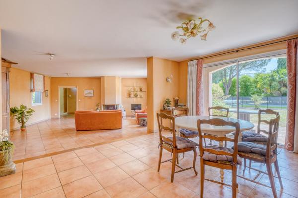 Maison 8 pièces de 261m2 parcelle de 2849m2