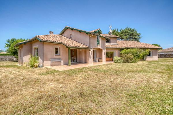 Maison 8 pièces de 261m2 parcelle de 2849m2