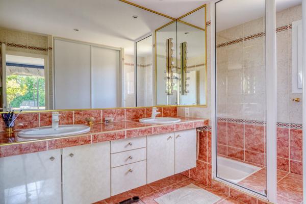 Maison 8 pièces de 261m2 parcelle de 2849m2