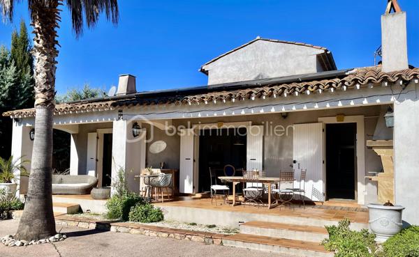 Maison traditionnelle de 212 m²