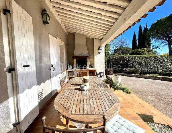 Maison traditionnelle de 212 m²