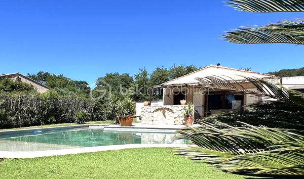 Maison traditionnelle de 212 m²