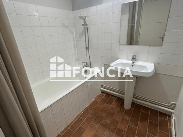 Location Studio 42.11 m² - 2e ETAGE - PORTE 4 Niort 79000