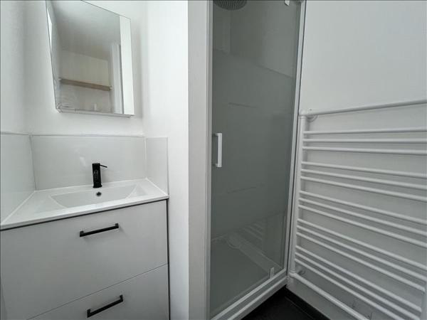 Appartement à louer 511 € CC TOURS 1 pièce 25 m² DPE D