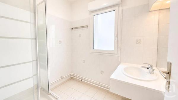 Appartement F3 à vendre  3 pièces - 60,52 m 2   CHARTRES  - 28