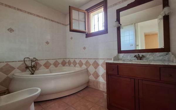 Maison à vendre    5 pièces • 170 m2 Entraigues-sur-la-Sorgue