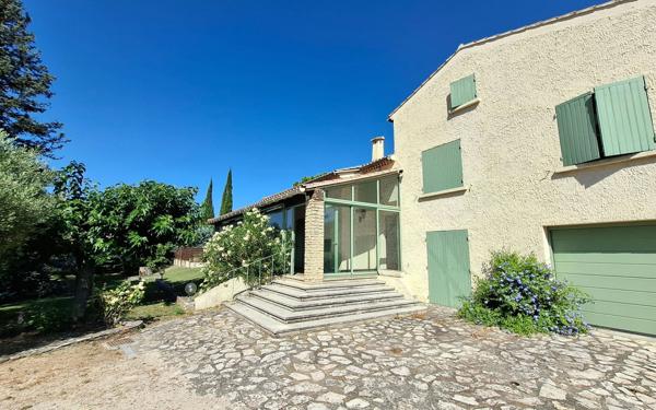 Maison à vendre    5 pièces • 170 m2 Entraigues-sur-la-Sorgue