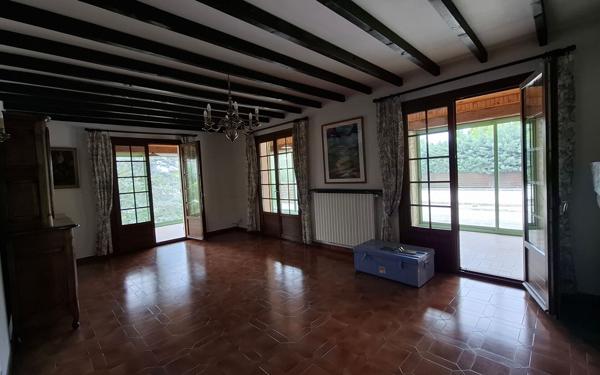 Maison à vendre    5 pièces • 170 m2 Entraigues-sur-la-Sorgue