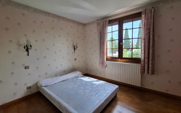 Maison à vendre    5 pièces • 170 m2 Entraigues-sur-la-Sorgue