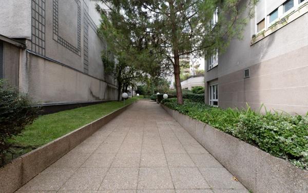 Appartement à vendre    3 pièces • 58 m2 Paris 18