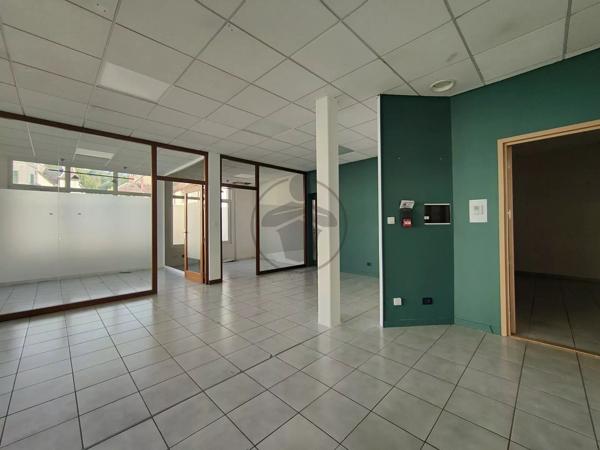 Vente                                                      Local commercial
                        
                     4 pièces                      87 m2                     à Baume-les-Dames