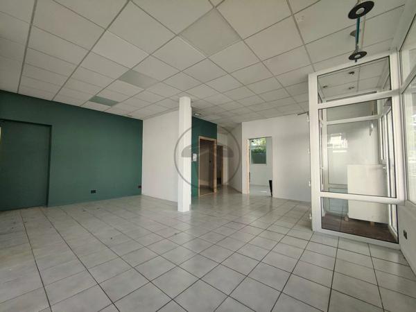 Vente                                                      Local commercial
                        
                     4 pièces                      87 m2                     à Baume-les-Dames