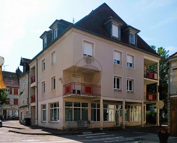 Vente                                                      Local commercial
                        
                     4 pièces                      87 m2                     à Baume-les-Dames