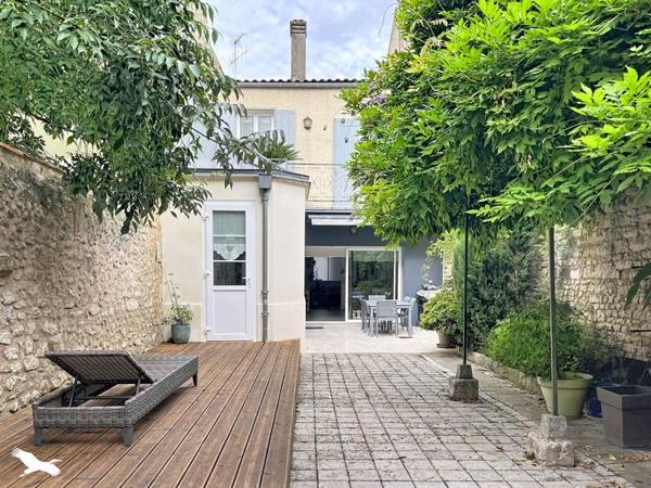 Maison 544 440 € Rochefort 7 p 200 m² DPE C