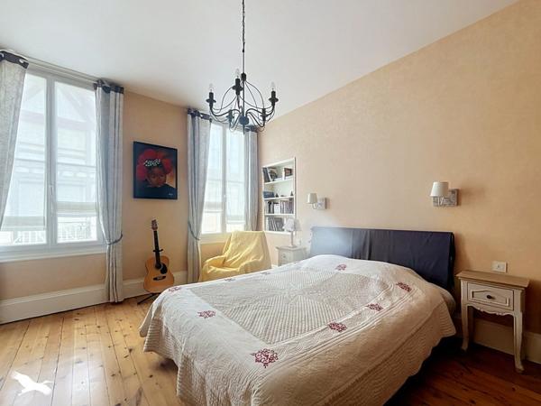 Maison 544 440 € Rochefort 7 p 200 m² DPE C