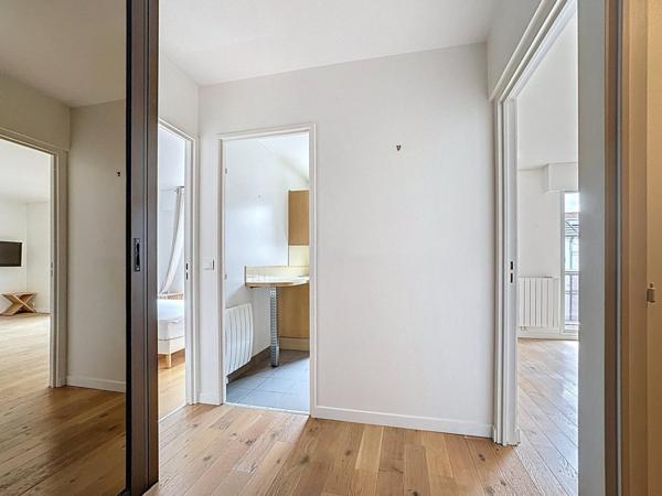 2P EN DERNIER ETAGE AU SEIN D'UNE RESIDENCE VERDOYANTE SECURISEE AVEC BALCONS ET PARKING EN SOUS-SOL