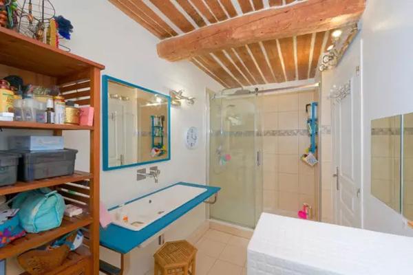 Villeneuve-Loubet (06270) Maison de charme atypique avec cave sur Villeneuve loubet