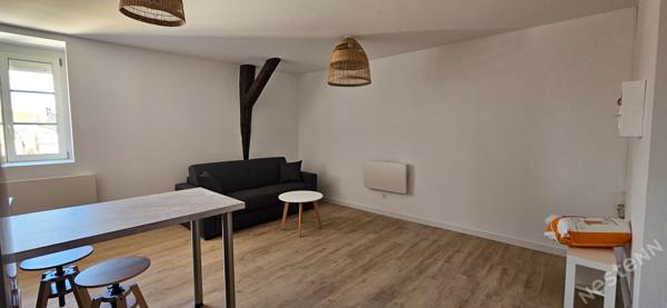 Charmant studio meublé à louer au dernier étage à Chalon-sur-Saône