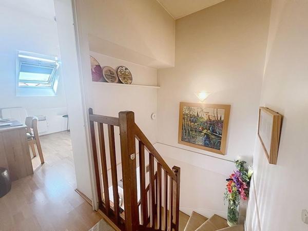 SAFTI- Laura GUIARD vous présente cette maison familiale au coeur du Manet.