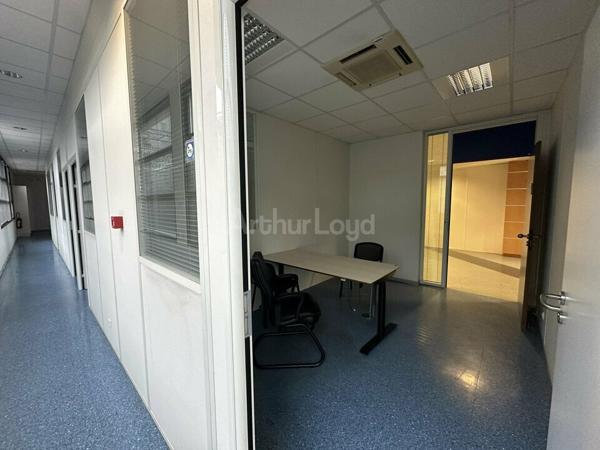 BUREAUX à LOUER de 864.7 m²