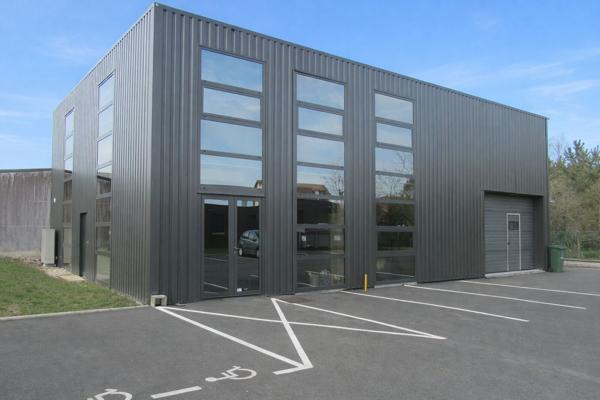 Bâtiment mixte bureaux et activités - 350 m2 - À louer - La Chapelle Saint Mesmin