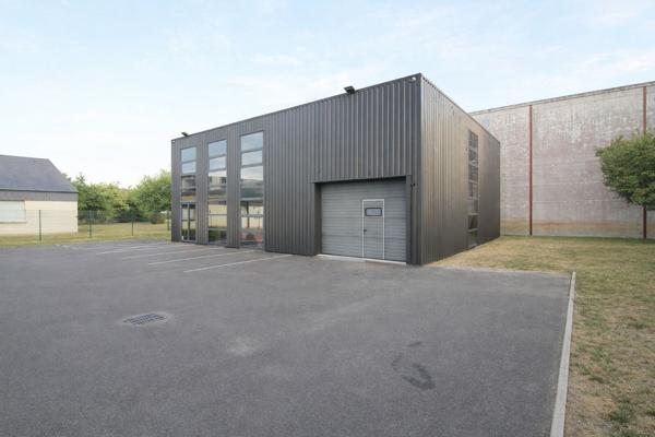 Bâtiment mixte bureaux et activités - 350 m2 - À louer - La Chapelle Saint Mesmin