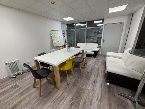 Bâtiment mixte bureaux et activités - 350 m2 - À louer - La Chapelle Saint Mesmin