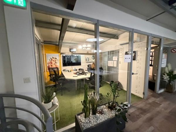 Bâtiment mixte bureaux et activités - 350 m2 - À louer - La Chapelle Saint Mesmin