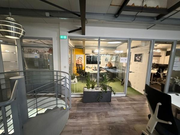 Bâtiment mixte bureaux et activités - 350 m2 - À louer - La Chapelle Saint Mesmin