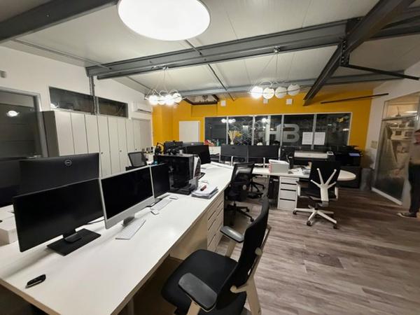 Bâtiment mixte bureaux et activités - 350 m2 - À louer - La Chapelle Saint Mesmin